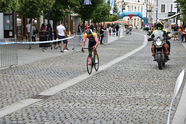 底是出于何 底是出于何